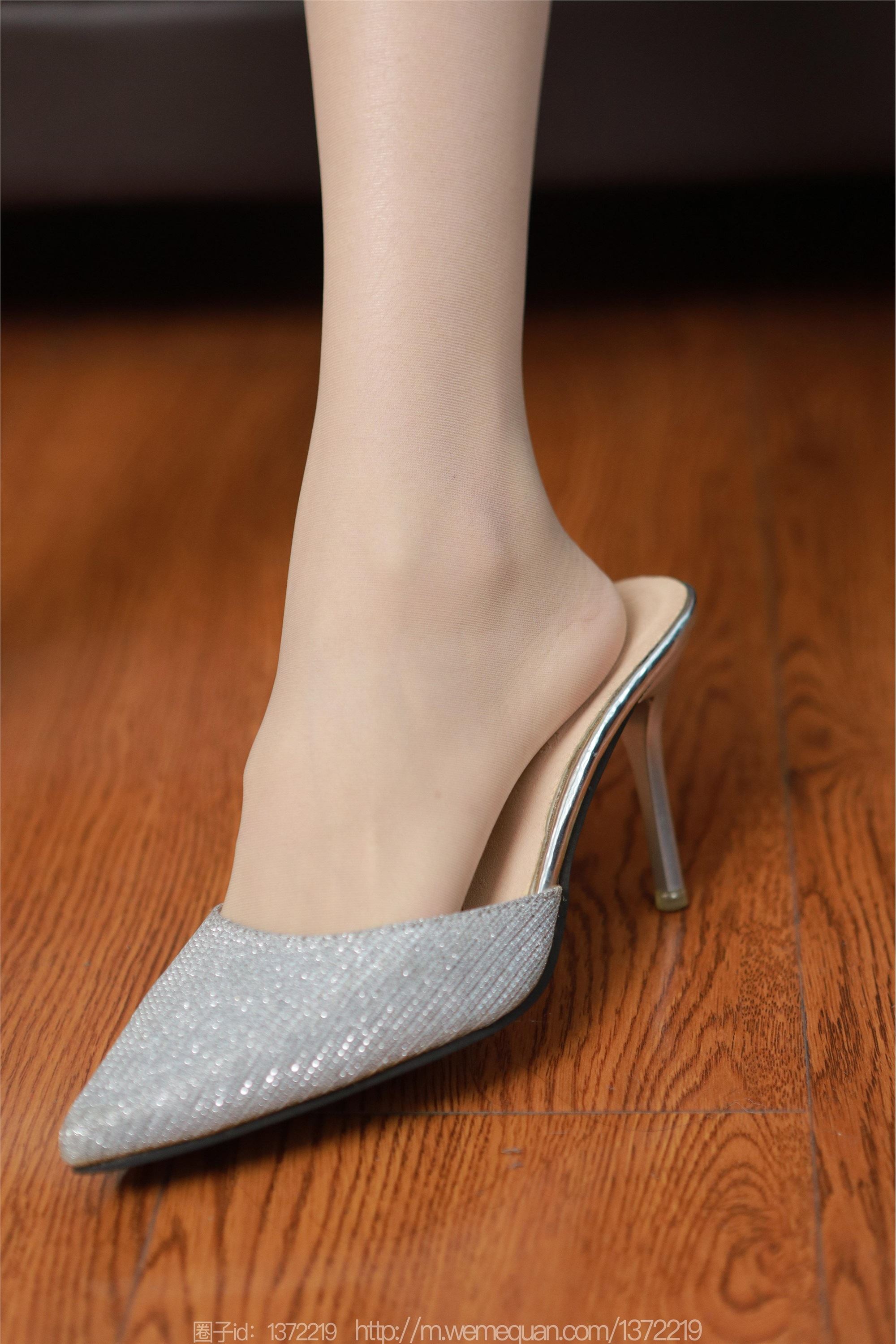 IESS异思趣向  2023.03.14 丝享家 1390 美子《纽扣包臀裙》